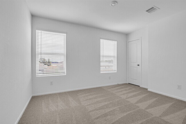 Building Photo - 254 Forest W St