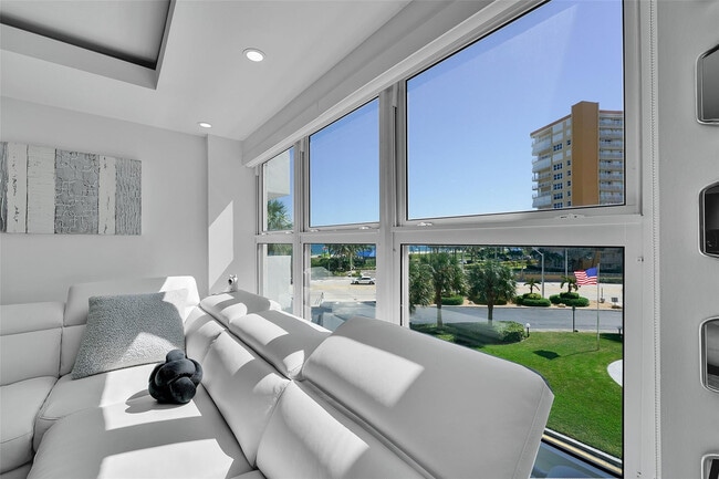 Building Photo - 405 N Ocean Blvd