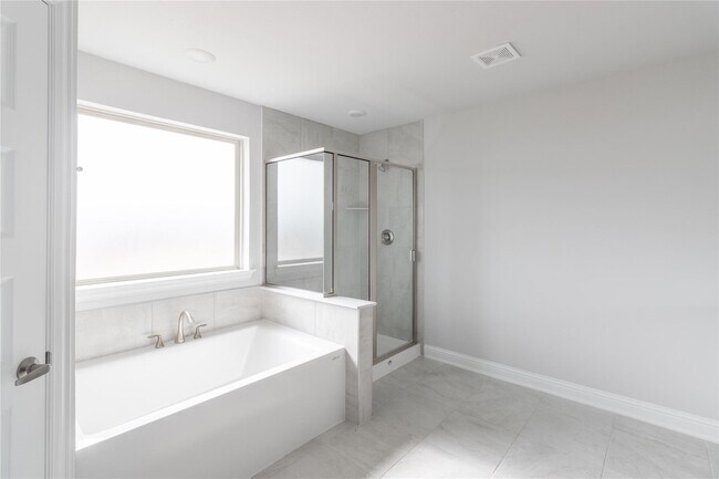 Building Photo - 401 Sunray Lake Ln