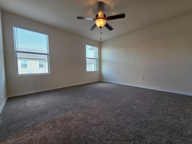 Building Photo - Town home for rent