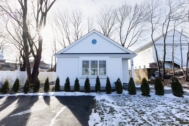 Building Photo - 17 Harding Rd