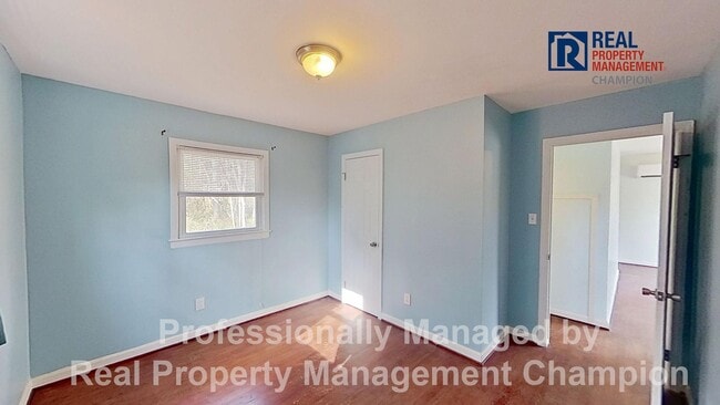 Building Photo - 2 BD/1 BA on Wooded Lot Near Hines Farm Park and Stables