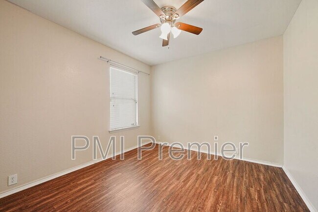Building Photo - 8420 Silverbell Ln