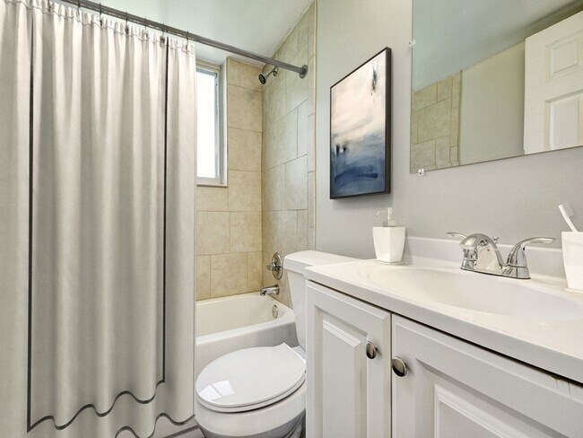 Building Photo - Spacious 2-Bedroom Apartments at Groesbeck...