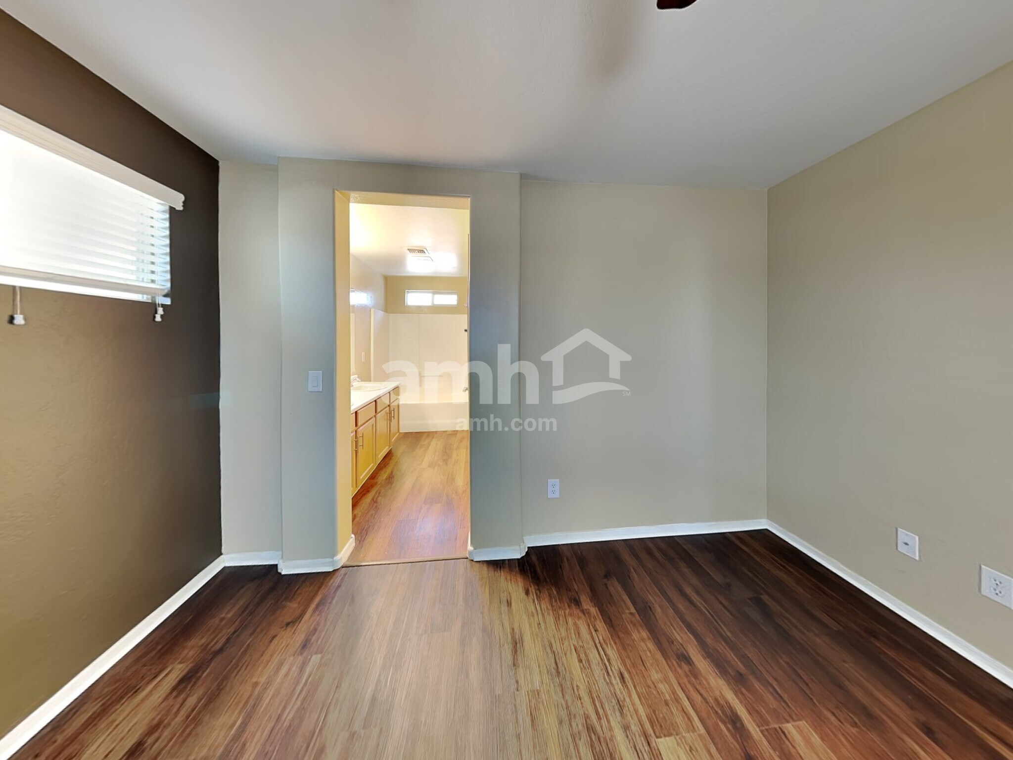 Building Photo - 5332 W Jones Ave