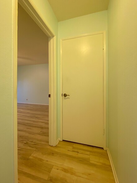 Building Photo - 4900 Overland Ave