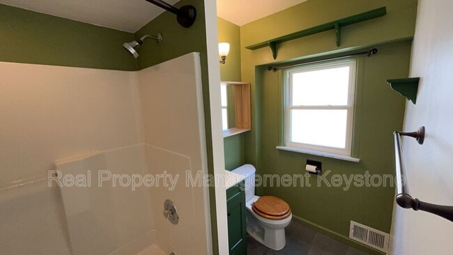 Building Photo - 1271 Lewis St