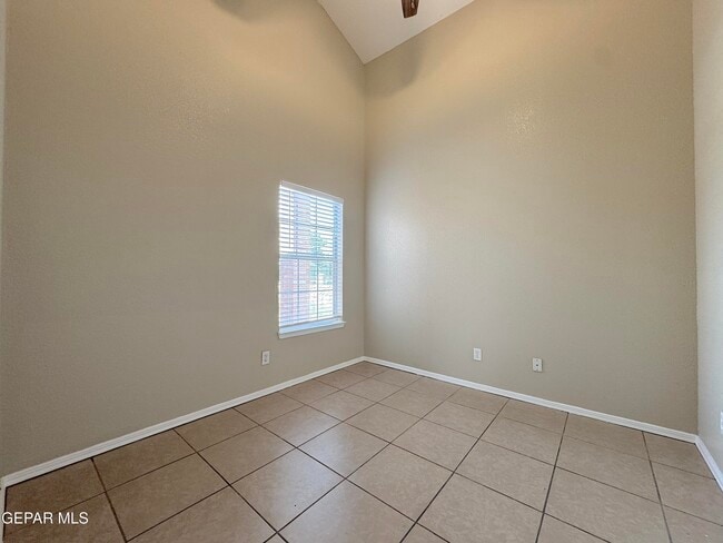 Building Photo - 7504 Howard St