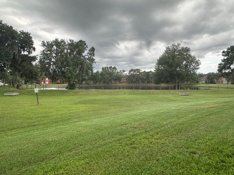 Building Photo - 1421 Pine Oak Trail