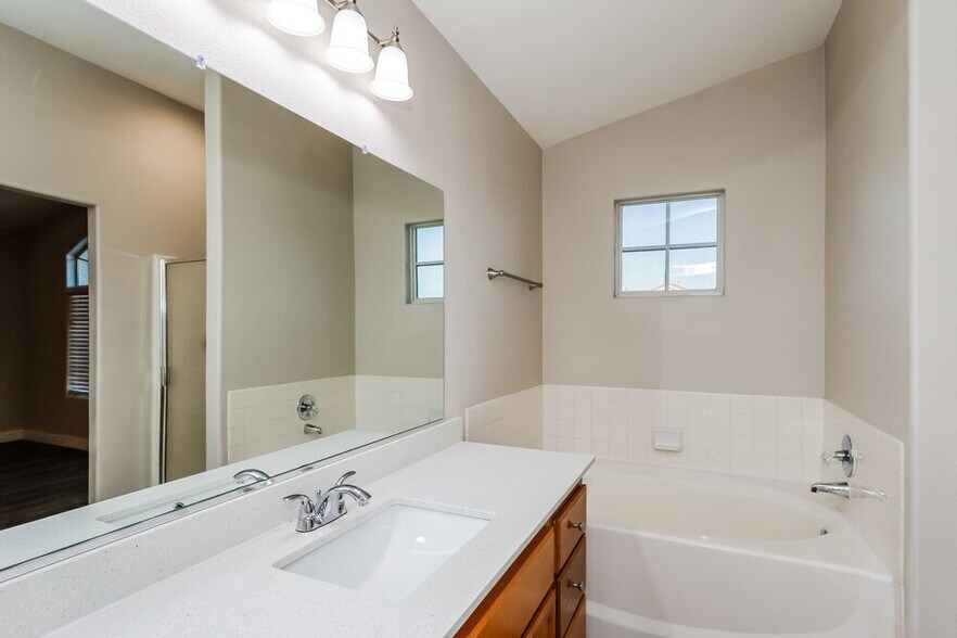 Building Photo - 7425 Flat Rock St