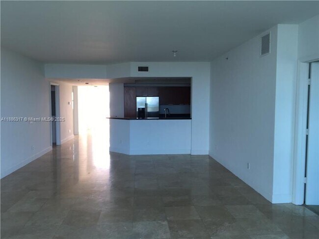 Building Photo - 14951 Royal Oaks Ln