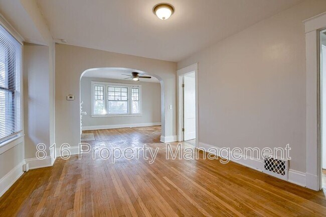 Building Photo - 3935 Agnes Ave