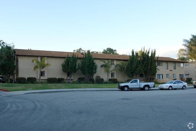 Building - Villa Lucera Apartments