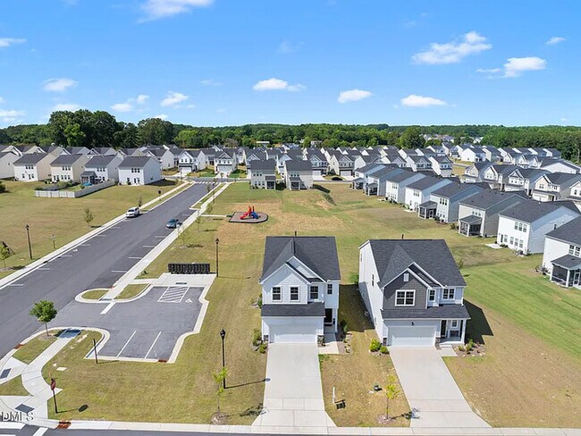 Building Photo - Lease OR Lease to Own