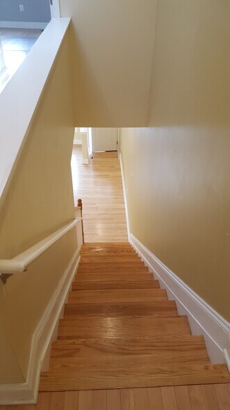 Building Photo - 721 S Ellwood Ave