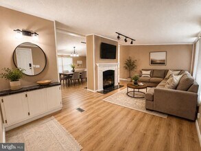 Building Photo - 7118 Tanglewood Dr