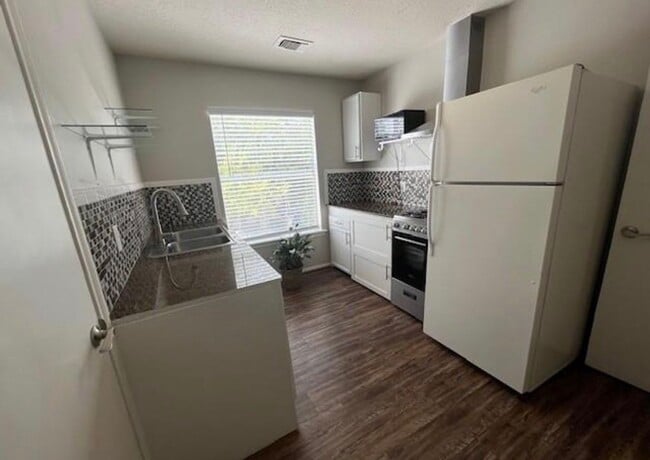 Building Photo - 7719 Sign St