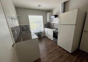 Building Photo - 7719 Sign St