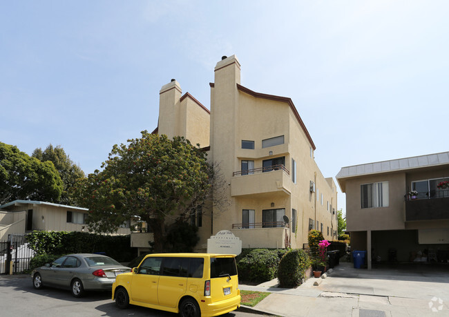 Primary Photo - Avon Way Apartments