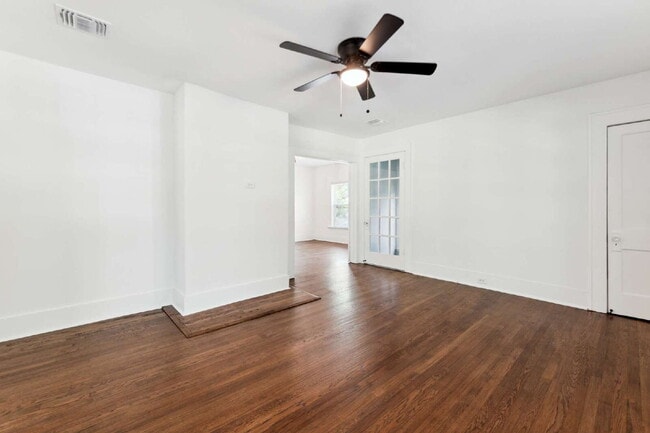 Building Photo - Tastefully updated duplex in the heart of ...