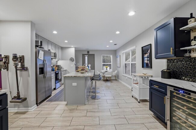 Building Photo - 1241 N Bronough St