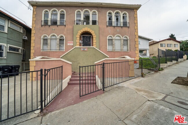 Building Photo - 1267 Vin Scully Ave