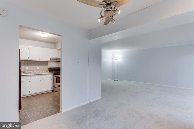 Building Photo - 26 Canterbury Square