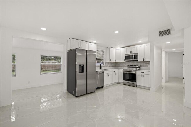 Building Photo - 2134 Catalina Dr