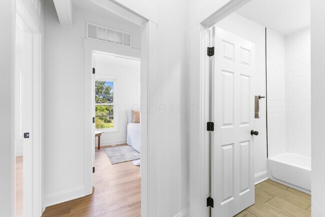 Building Photo - 1399 E Long St