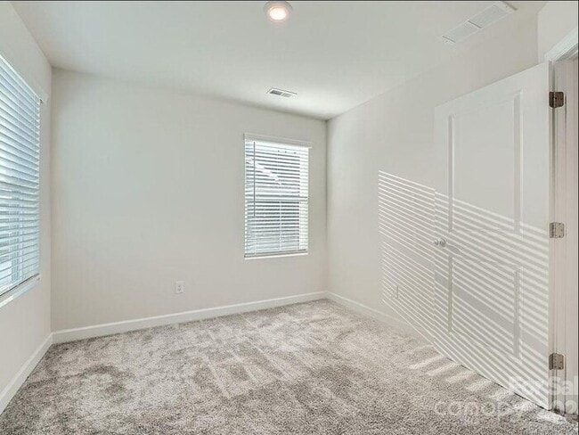 Building Photo - Beautiful 4BR 4BA Home w/ Garage Parking • Updated Appliances in Charlotte