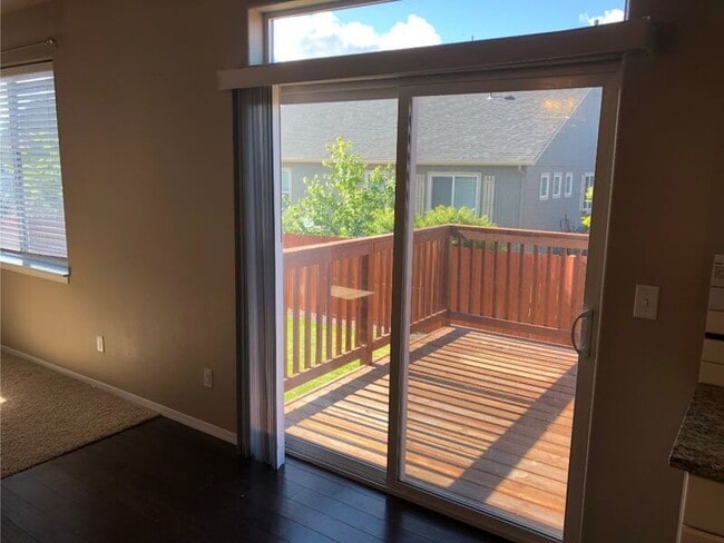 Building Photo - 2350 NW Hazelwood Ave