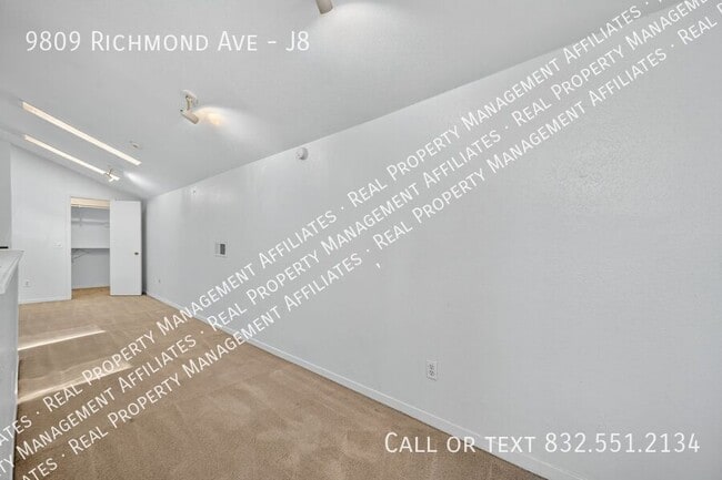 Building Photo - 9809 Richmond Ave.