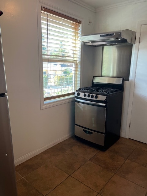 kitchen gas stove - 625 W Maple St