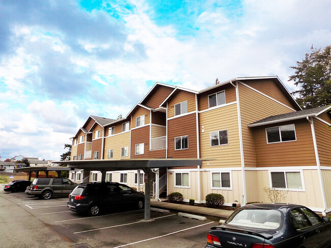 Building Photo - Roomy 2 Bedroom Condo With Washer & Dryer!...