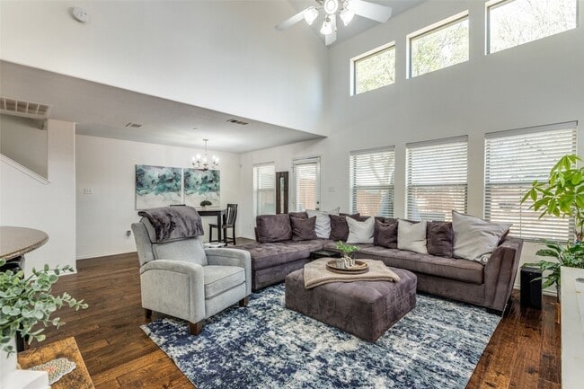 Building Photo - 1136 Landon Ln