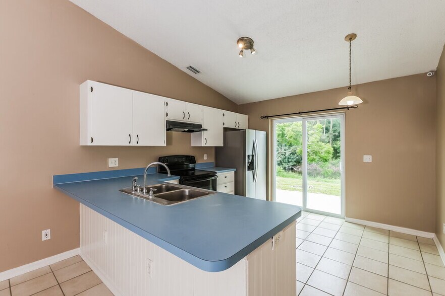 Building Photo - 23033 Clearwater Pl