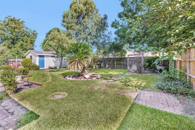 Building Photo - 1102 Mosher Ln