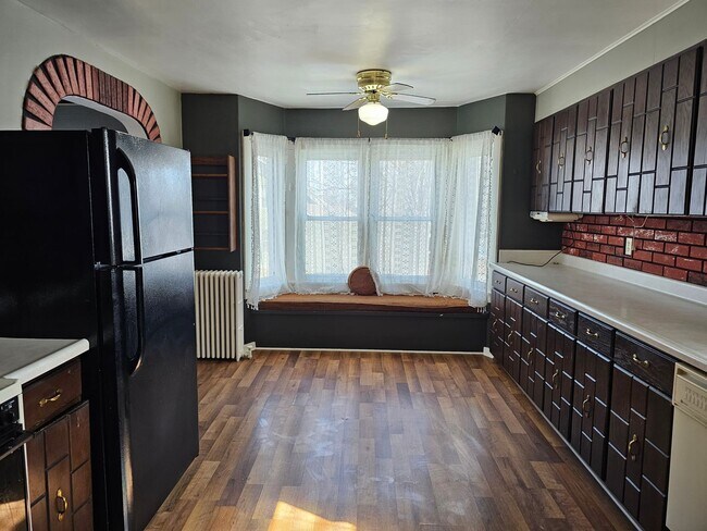 Building Photo - Triplex Main