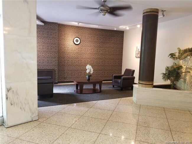 Building Photo - 91 Strawberry Hill Ave