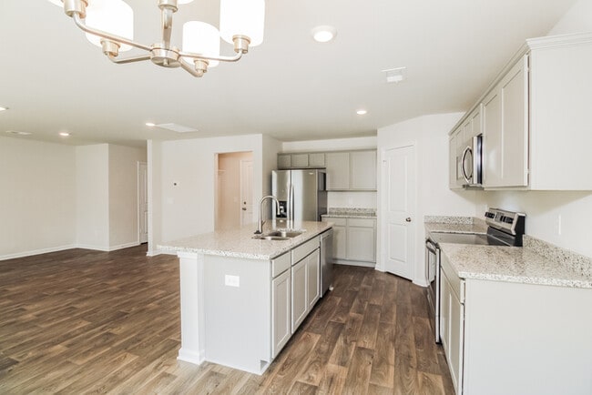 Building Photo - Located in  Burnside Farms!  Don't miss out!