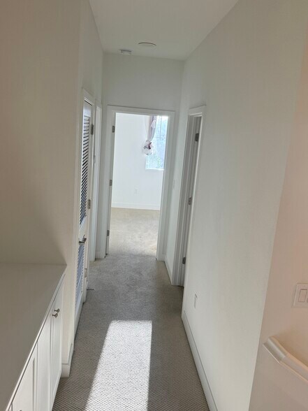 Building Photo - 30722 Sugarmill Ln