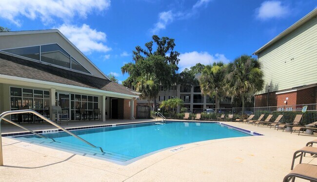 Building Photo - One Bedroom One Bathroom condominium second floor