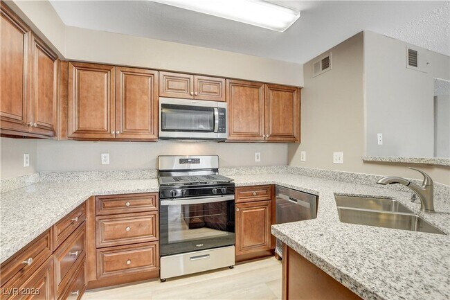 Building Photo - 760 Hunters Creek Ln