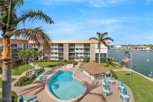 Primary Photo - 2900 Gulf Shore Blvd N