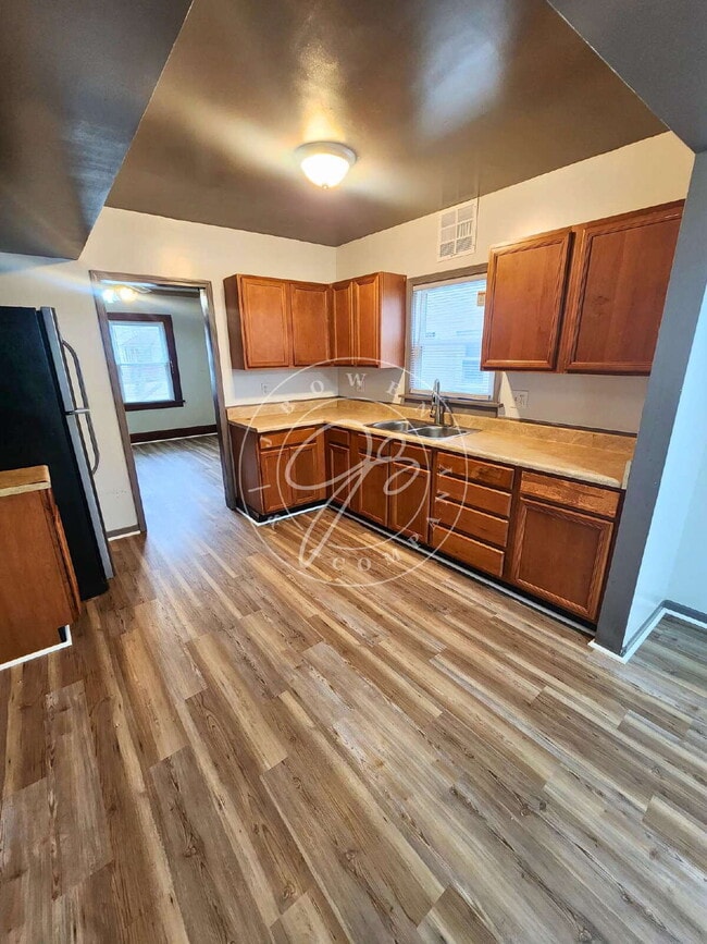 Building Photo - Charming 3–4 Bedroom West Toledo Home with Bonus Room & Garage