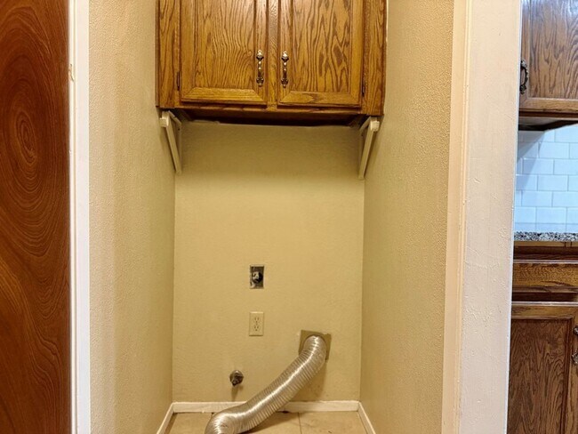 Building Photo - 3 Bedroom, 2 Bath Rental