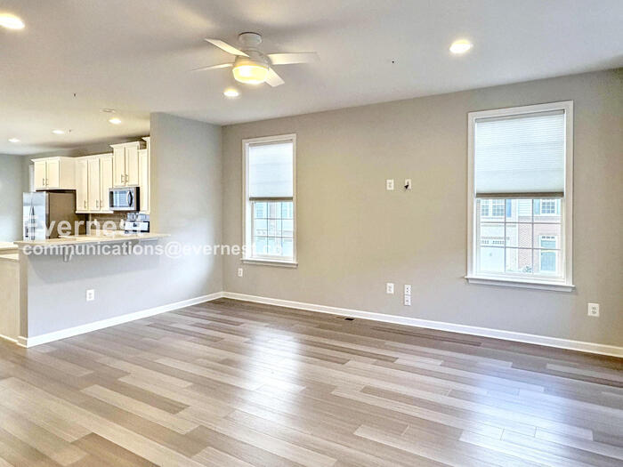 Building Photo - 9001 Elderwood Pl