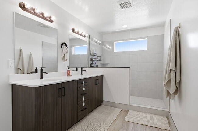 Building Photo - Brand-New Luxury Living in South Desert — 4BR End Unit + 2-Car Garage