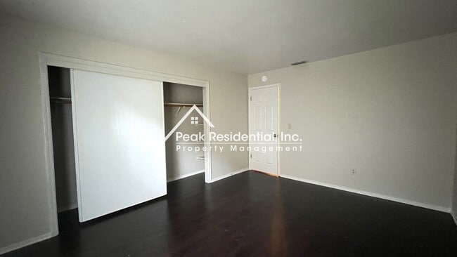 Building Photo - Spacious 2bd/2ba Duplex with 2 Car Garage
