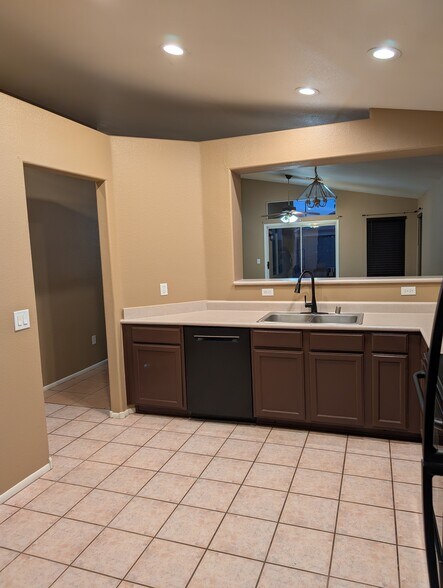 Building Photo - 10430 W Orange Dr